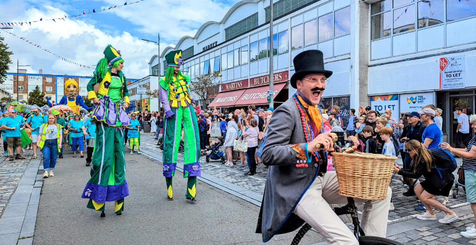 Circus Performers at West End Carnival